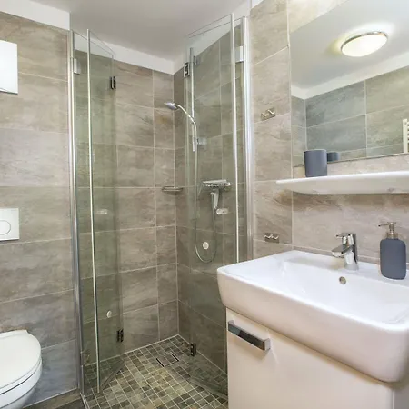 Modern With Balcony And Access To Sauna Lejlighed