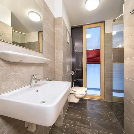 Modern With Balcony And Access To Sauna Lejlighed *