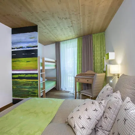 Modern With Balcony And Access To Sauna Lejlighed Neukirchen am Großvenediger